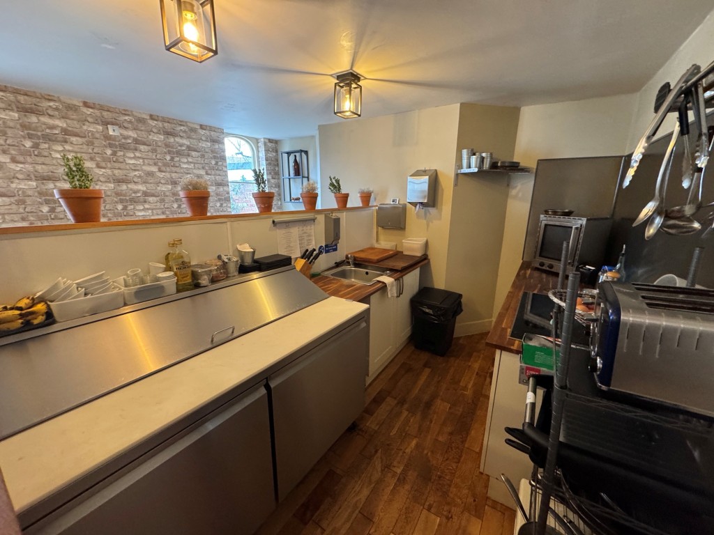 Lot: 46 - PERIOD COMMERCIAL AND RESIDENTIAL HIGH STREET INVESTMENT - Shop - rear counter-servery